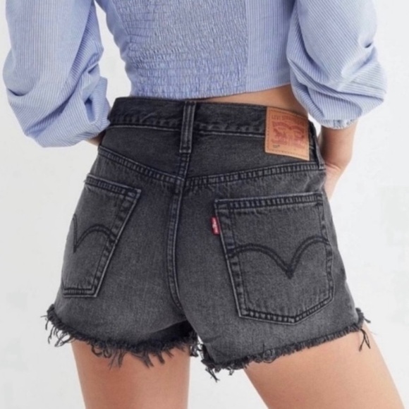 Revolve Levi’s 501 Size 32 black destroyed fray hem denim jeans shorts - Picture 2 of 16